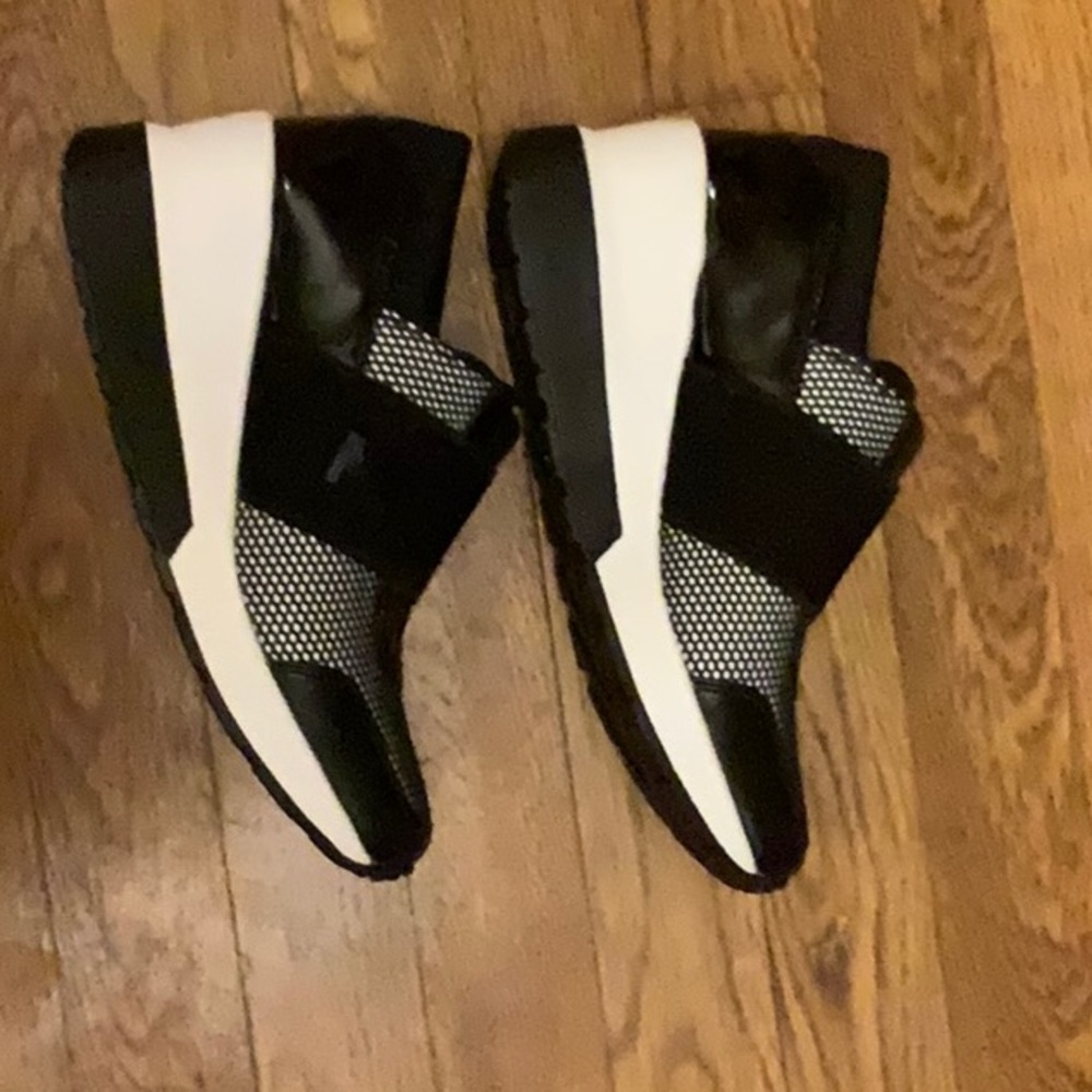 Shoes - Picture 2 of 4